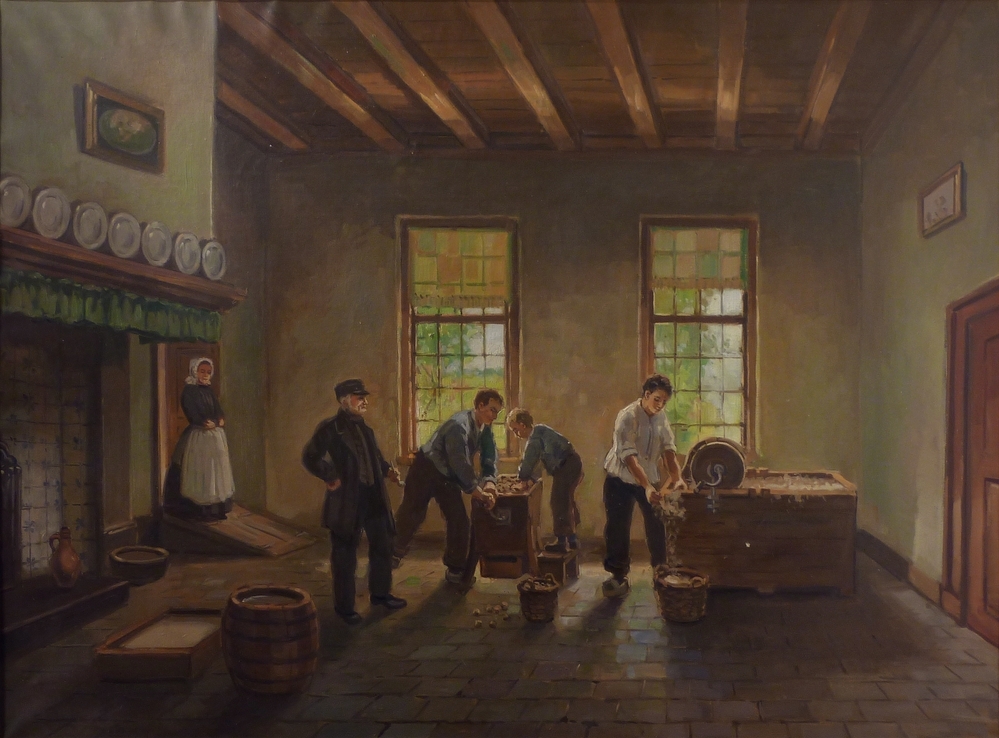 reproductie van het schilderij de eerste fabriek Tonden , keuken van oom Kleiboer. olieverfschilderij op doek met houten lijst, vervaardigd door een oud medewerker van Avebe, voorstellende Eerste fabriek Tonden , keuken van oom Kleiboer. W.A. Scholten had in Duitsland geleerd hoe hij aardappelzetmeel moest winnen uit aardappelen. Bij zijn oom Kleiboer te Tonden, een gehucht bij Zutphen, begon Scholten met zijn eerste experimenten. Een rasp en een wastrommel waren de eerste machines. Scholten staat op dit schilderij het meel uit te wassen bij de wastrommel, twee personeelsleden draaien de rasp en drukken het meel aan. Oom en tante Kleiboer kijken tevreden toe.