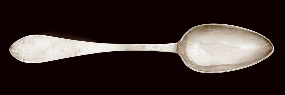 zilveren oostzeelepel met op achterkant inscriptie CL Bietau Cargadoors in Danzig gestilleerde letters KM en zilvermerk S ?NL met stadskeur?