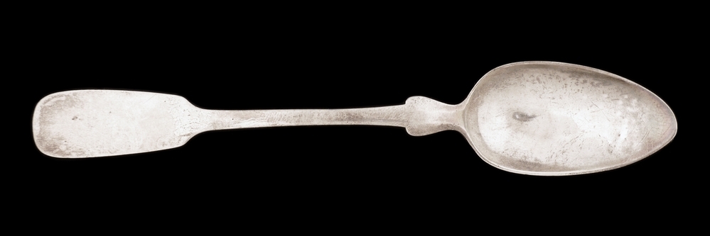 klein zilveren oostzeelepeltje / theelepeltje met spatelvormige uiteinde, achterop gemerkt 2L sperling stettin