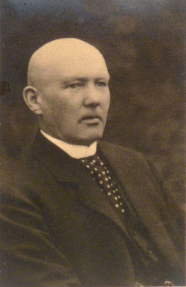 D.Edzes eerste secretaris van de A.V.B