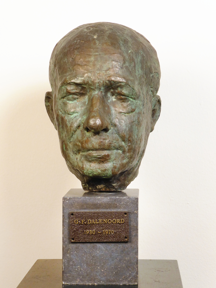 Borstbeeld van Gerrit Frederik Dalenoord 1930 - 1970  , directeur Scholten Foxhol