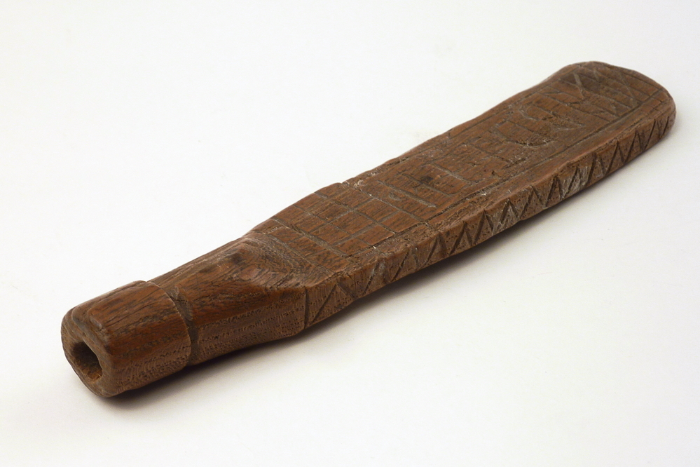 eikenhouten gesneden breischede door Berend de Jonge met inscriptie B.D.J. J.H. (Berend de Jonge en Jantien Hovenkamp)