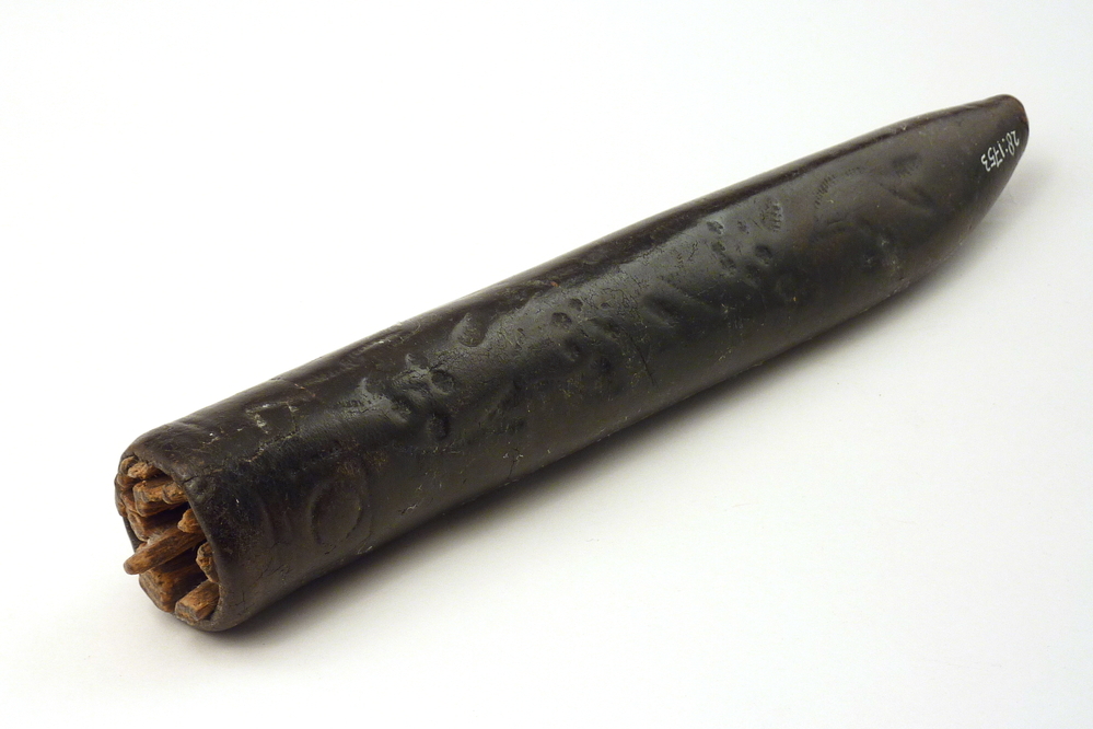 hout met leren breischede met inscriptie Ano 1794