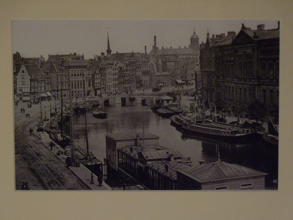 Amsterdam , oude turfmarkt tegenover het Rokin
