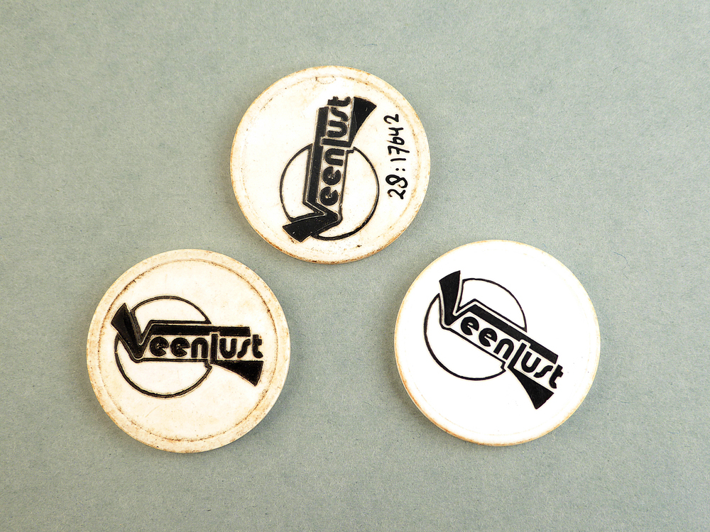 ronde plastic penning met opdruk Veenlust