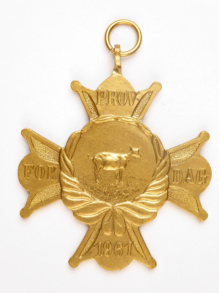 stervormige goudkleurige medaille met op voorkant afbeelding van een geit en op iedere uitsteeksel inscriptie Prov Fok Dag 1961, op achterkant inscriptie 1 B S 104 H Dijkstra