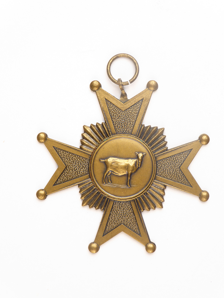 stervormige koperkleurige medaille met op voorkant afbeelding van een geit en op achterkant inscriptie 2e pr FD SL 74