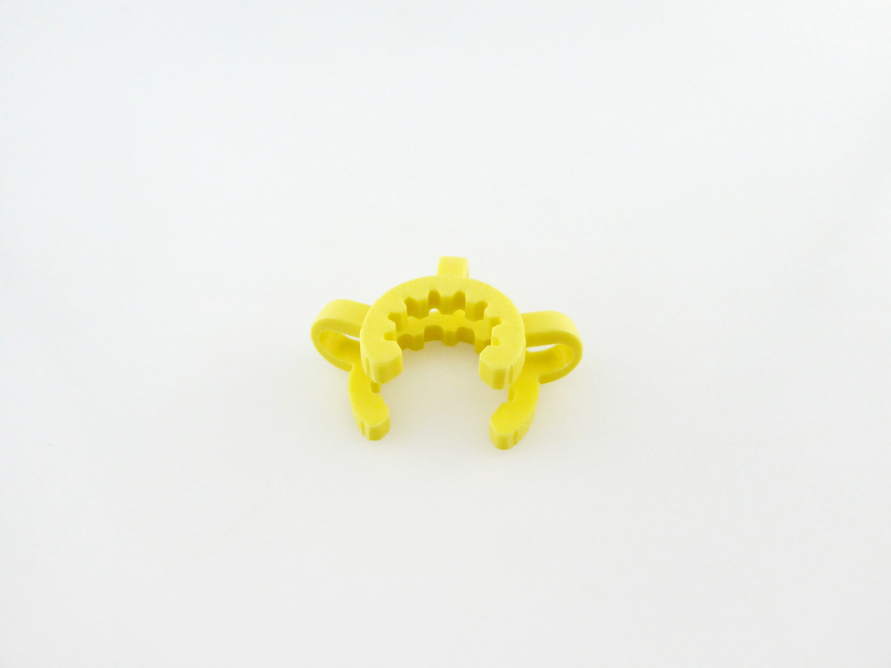 kunststof NS Klem voor aan reageerbuis, geel, halfronde ringen met overdwars 3 lussen die beide helften verbinden, inscriptie Keck No 14 Swiss made pat pend