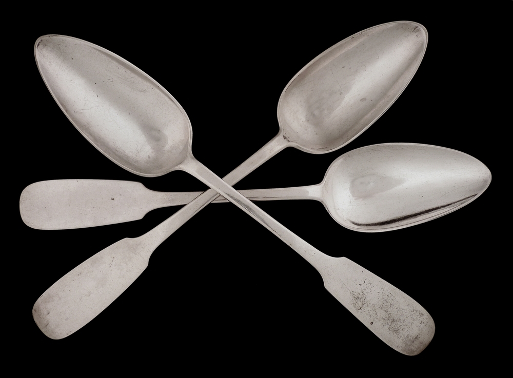 zilveren oostzeelepel met spatelvormige steel, op achterkant gegraveerd R Kleyenstuber & Co, meesterteken 12 KECKE 12 en trembleersteek