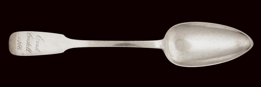 zilveren oostzeelepel met spatelvormige steel met gepunte inscriptie Ernst Castell 1866 , op achterkant trembleersteek en meesterteken Aron, letter J, essayeur WS , letter X en stadskeur