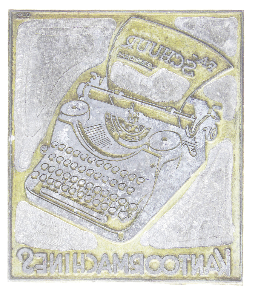 rechthoekige non ferro metalen cliche met inscriptie fa schuur kantoormachines en afbeelding typemachine, afkomstig van kantoorinstallaties Bv Schuur te Veendam