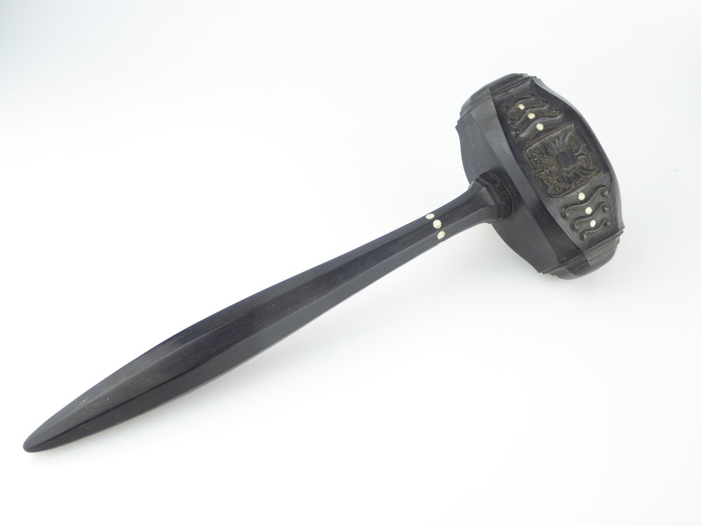 Ebbenhouten voorzittershamer door H.A.Ter Reegen met inscriptie: G.H.Streurman 1927-1967 Gen.V.K. en W. wapen van veendam en accolades