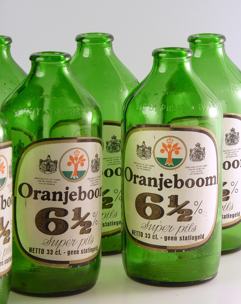 groene fles met zwart en goudkleurige opdruk Oranjeboom 6 1/2 % superpils
