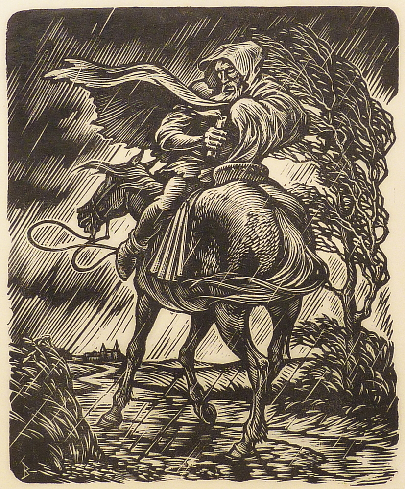 man met capuchon verkeerd om op paard in de regen