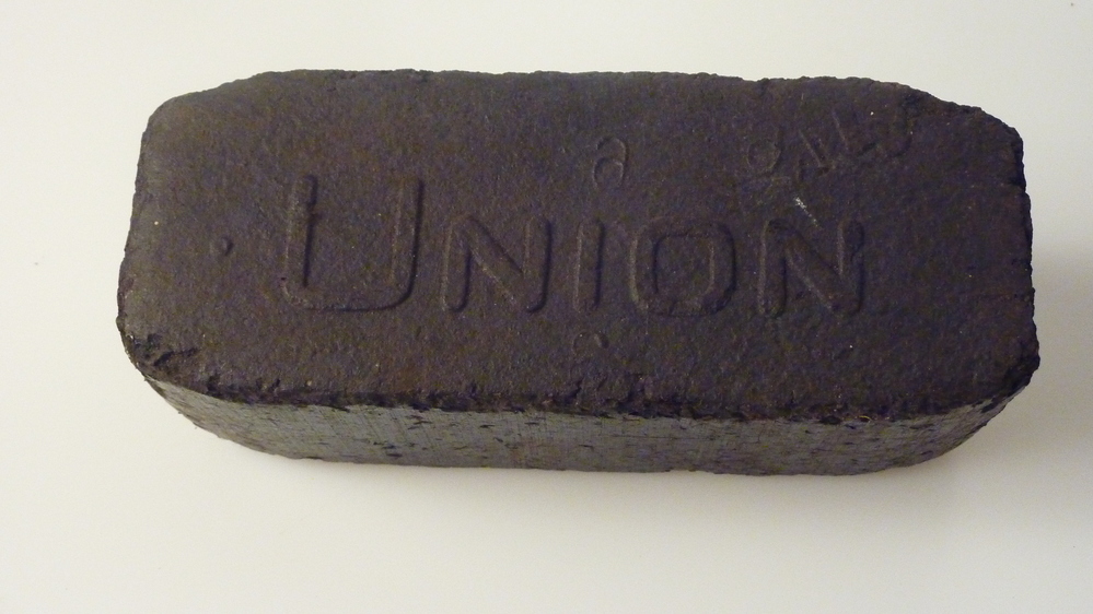 rechthoekige baksteen vormige stuk koolstof