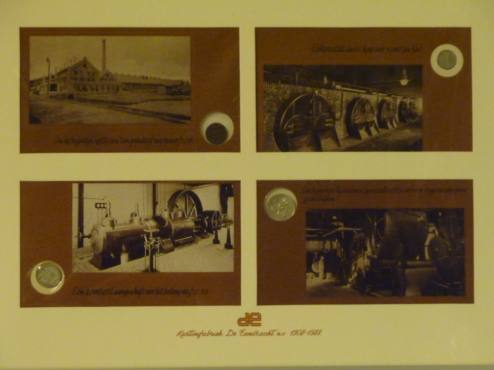 4 foto's op karton in een houten lijst met in elke hoek van de foto een munt, met opdruk Kartonfabriek de Eendracht n.v. 1908 - 1988