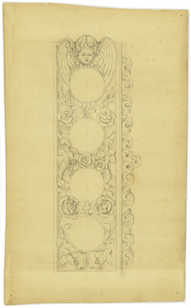 sierlijst met daarop 4 rondjes, omvat met rozen / bloemen, bovenaan een engeltjes hoofd met vleugels