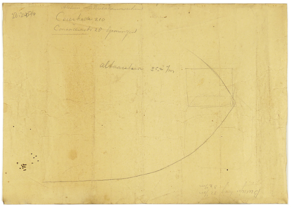 altaarstuk, jezus, knielende vrouw en liggende man, alle drie met aureool, geflankeerd door bloemen links en rechts.