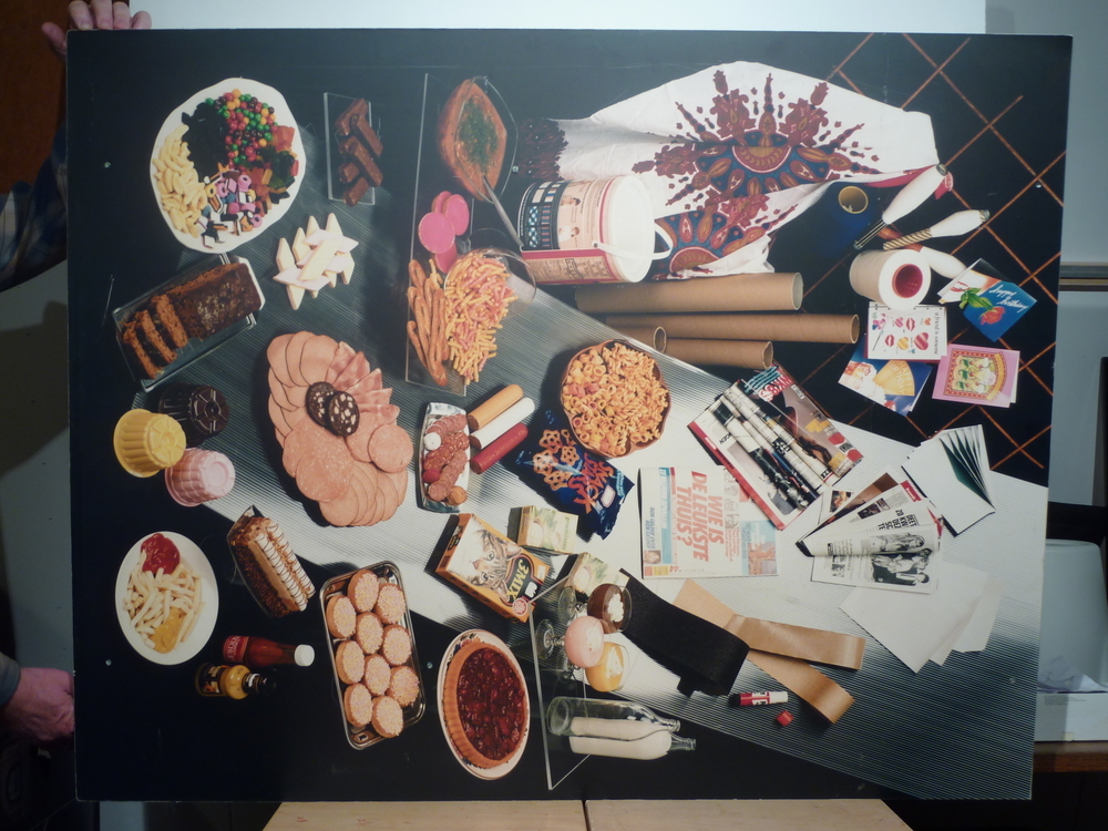 vinylplaat met daarop allerlei produkten waar aardappel zetmeel in verwerkt is.