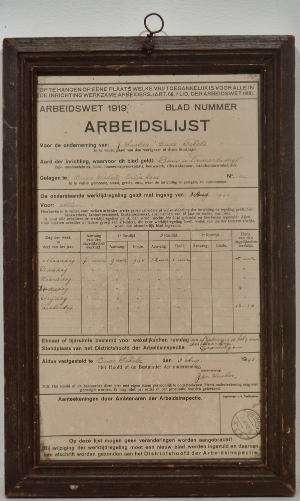Op te hangen op eene plaats welke vrij toegankelijk is voor alle in de inrichting werkzame arbeiders ( art. 68. 1e lid der arbeidswet 1919) arbeidswet 1919 blad nummer 1 arbeidslijst J Sasker Bouw en timmerbedrijf Oude Pekela Erikakade 162