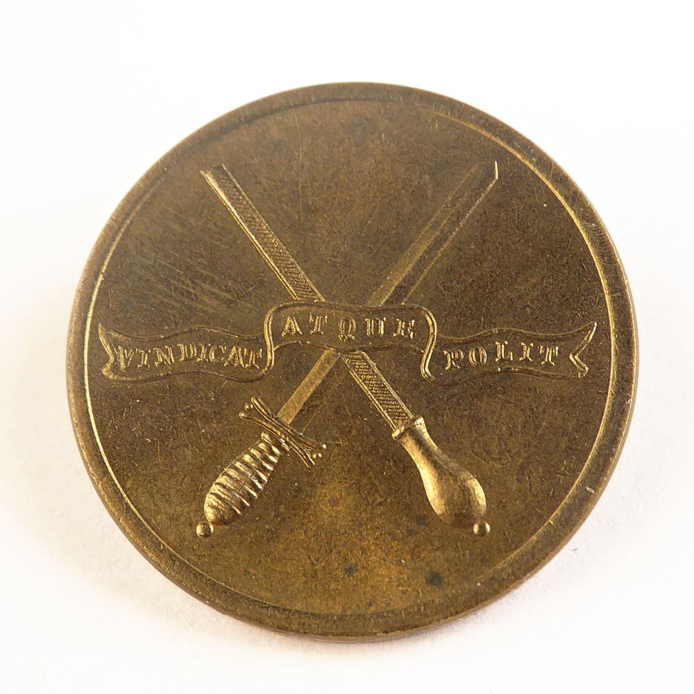 messing ronde penning met gekruisde zwaard en aanzetstaal met op banier inscriptie VINDICAT ATQUE POLIT & M.F. (= MUTEA FIDES)