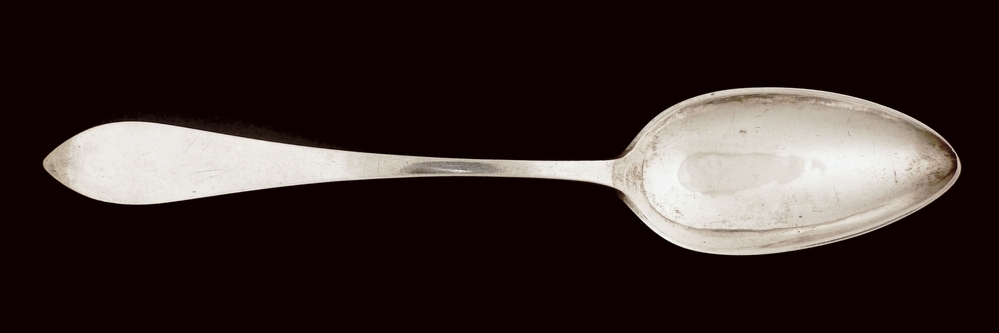 zilveren oostzeelepel met spits toelopende steel, op achterkant gegraveerd C.L.Bierau Cargadoor in Danzig, meesterteken NL, letter S en stadskeur