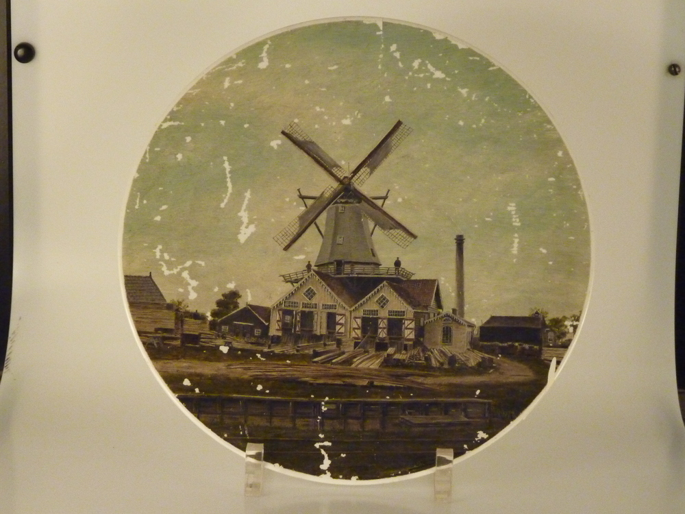 aardewerken bord met afbeelding Houtzagerij K.& J. Wilkens te Veendam