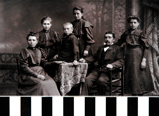 Familie Seyers (Sarastraat ) petroleumventer