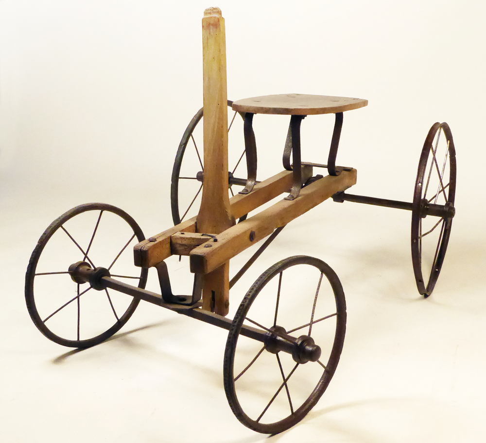 Het frame bestaat uit twee onderling aan de uiteinden verbonden latten die op een afstand van 10 tot 15 cm parallel liggen, in de lengterichting. Aan de achterzijde rusten deze op de achteras. In het midden van de achteras bevindt zich een kruk, die wordt aangedreven door een stang die onder de kar door naar voren loopt. Daar is de stang scharnierend verbonden aan de onderkant van een hefboom met een draaipunt tussen de latten van het frame. Aan de bovenzijde van de hefboom bevinden zich een handgreep. De voorwielen zijn aan de uiteinden van een as gemonteerd, die scharnierend met het frame is verbonden. De bestuurder zit op een niet verend aan het frame verbonden plank of stoeltje. Met een beetje ervaring en wat inspanning van de bestuurder kan het karretje verrassend snel rijden. Dit verklaart de naam. Bij sommige uitvoeringen wordt de achteras niet direct aangedreven, maar via een tandwiel, wat het karretje nog sneller maakt.