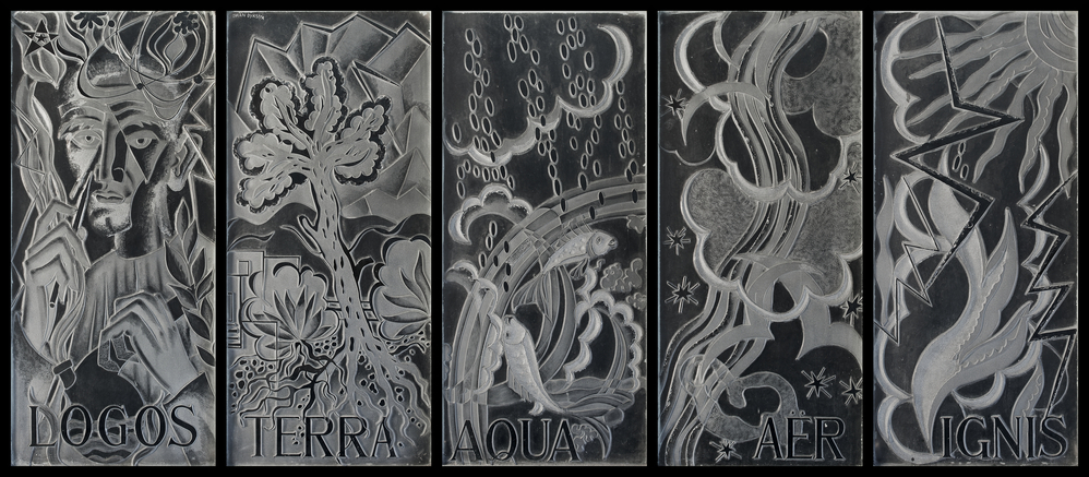 5 geëtste en gebeitelde glasramen door kunstenaar Johan Dijkstra. 
afkomstig uit het oude researchlaboratorium van Avebe te Foxhol. de 5 ramen symboliseren niet alleen de chemie, maar ook de goede samenwerking tussen kunstenaar en bedrijf. Elk van de 5 ramen verteld een verhaal. De eerste 4 verbeelden de 4 elementen, welke behoren tot de kosmische symbolen, welke werden beschouwd als de grondstoffen der chemie of alchemie: water, lucht, aarde en vuur. Ze dragen dan ook aan de onderkant de Latijnse benamingen Aqua, Aër, Terra en Ignis. De laatste is de verbindende factor en draagt het woord Logos