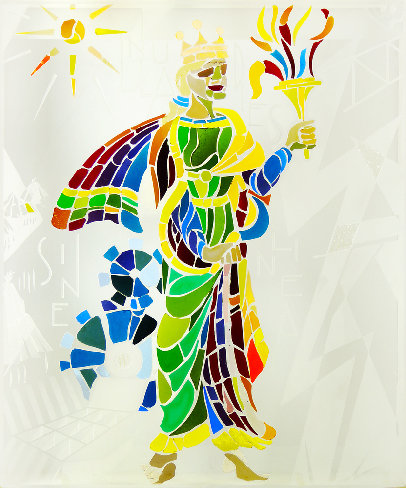 gedeeltelijk geetste glazen paneel, omgebouwd tot lichtbak, afkomstig uit een 9 delig gedenkraam die in het trappenhuis van het kantoor van de Veendammer Cartonnage Fabriek hing.