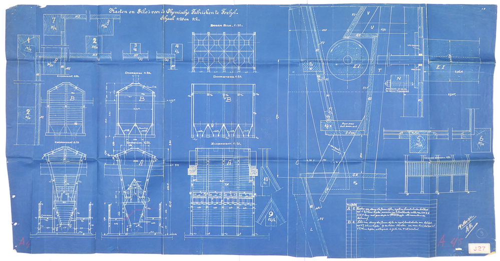 blauwe kleurige rechthoekige papier met witte opdruk kasten en silo's voor de Chemische Fabriek te Foxhol schaal 1: 20 en 1: 2
