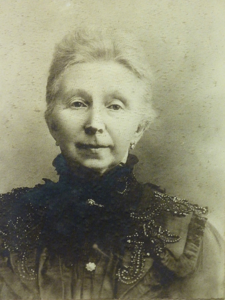 waarschijnlijk een van de dochters van burgemeester Tjakko Borgesius