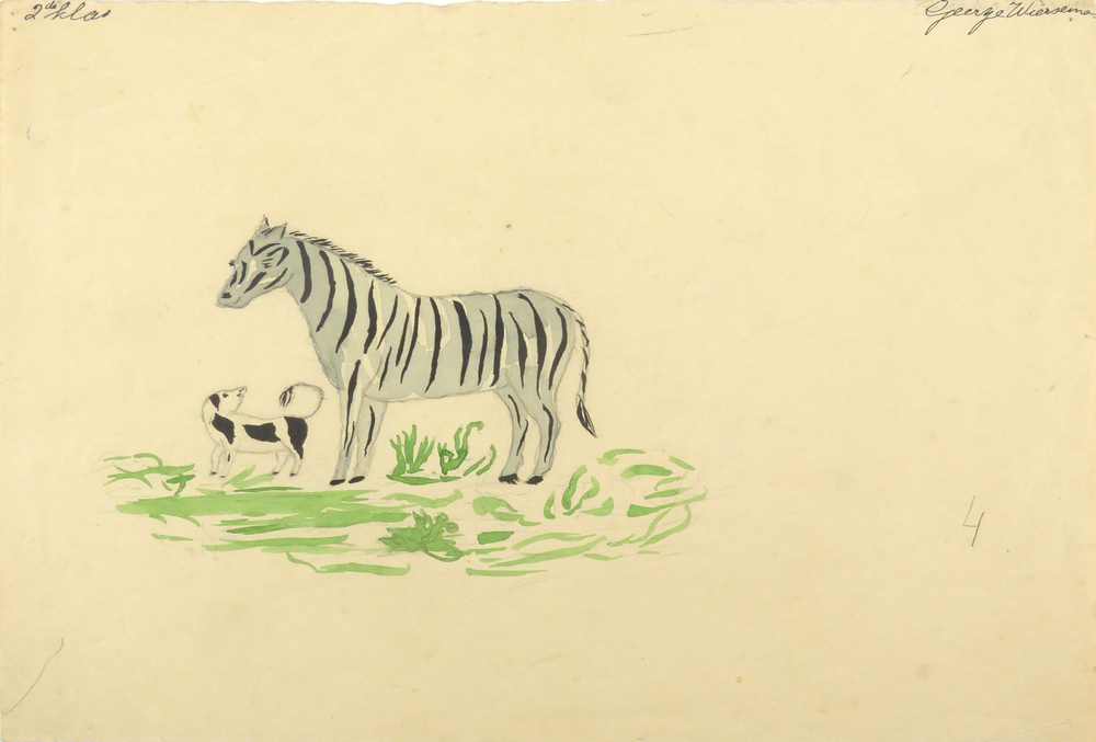 zebra in de wei en daarnaast iets wat lijkt op een zwart witte veulen