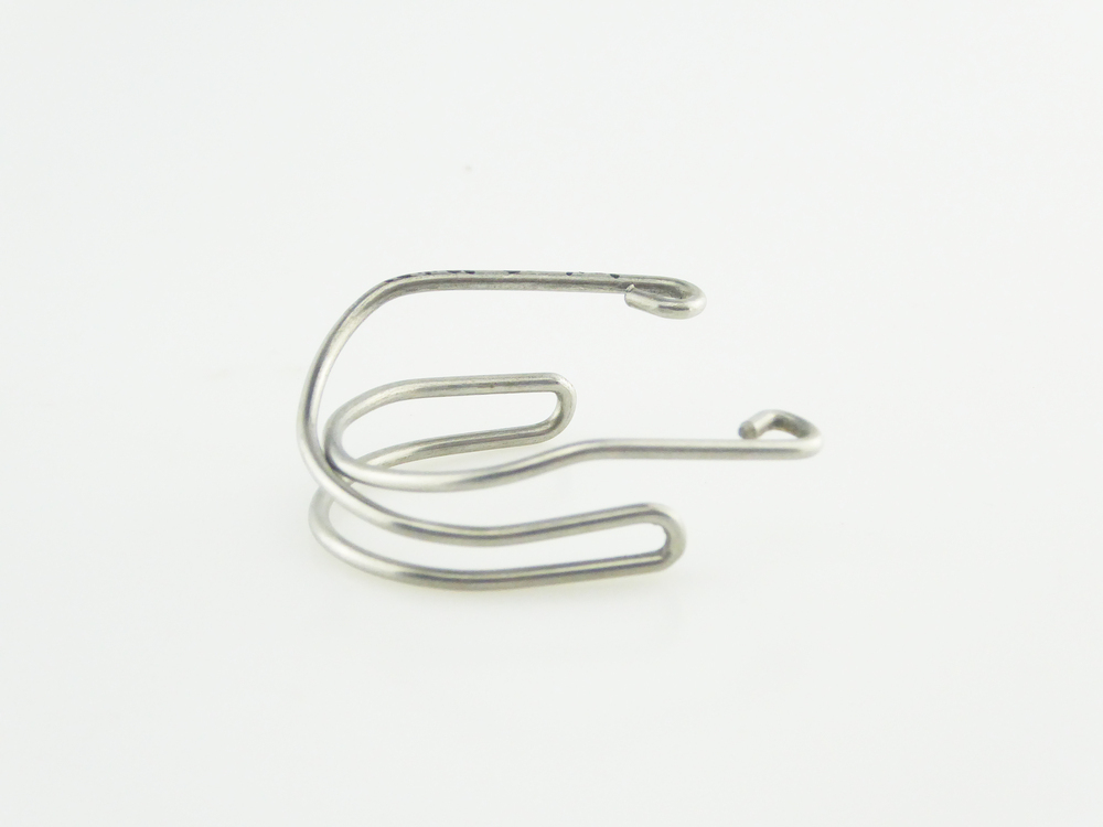 metalen NS Klem voor aan reageerbuis, halfronde gebogen ijzerdraad.