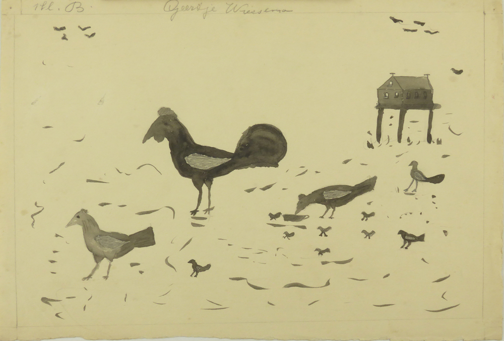 kippen, haan en kuikens rond scharellend op het erf bij een kippenhok