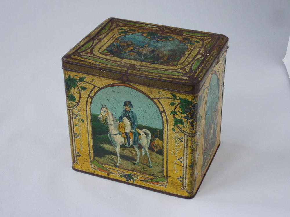 koekblik met afbeeldingen Napoleon.