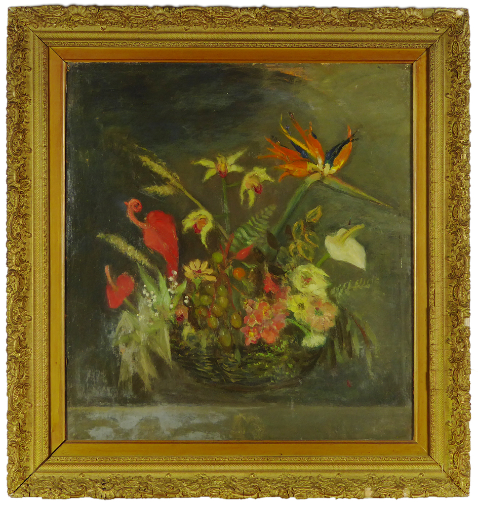 Grote olieverfschilderij / bloemstilleven op paneel met rijkelijk bewerkte goudkleurige florale motief gipsen lijst, waarvan diverse stukjes ontbreken, diverse scheuren en naden, en gat aan bovenkant in lijst, lijst 96 x 91 cm, schilderij 77 x 83 cm, voorstellende rieten mand met groene druiven, rood en witte amaryllissen, blauw en oranje paradijsvogelbloemen en diverse witte bloemen, ongesigneerd, ongedateerd, vervaardigd door Theresa Ansingh (Sorella) aan achterkant papiertje met vervaagde tekst Sorella vogels en vlinders £ 700,- zevenhonderd, aan achterkant zichtbaar stukje van de opzet van een olieverfschilderij van een man of vrouwenfiguur, contouren van een hoofd en lichaam zichtbaar, waar compleet met bruine verf overheen is geschilderd. Uit nalatenschap van John Backhuys – Toorenburg, overleden 18 april 2024 te Australie.