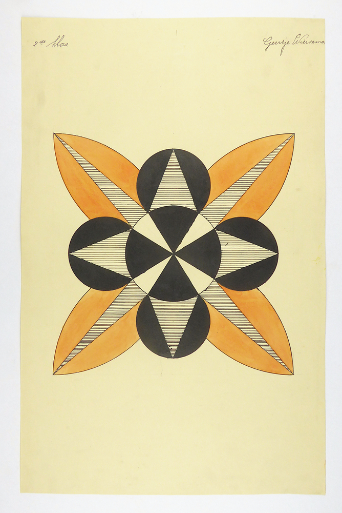 stervormig object van 4 elliptisch vormige bruine bladen met gearceerde driehoekige binnenkant, in het midden grote cirkel verdeeld in 4 zwarte en 4 witte parten, aan 4 kanten eromheen zwarte cirkel met daarin gearceerde driehoek