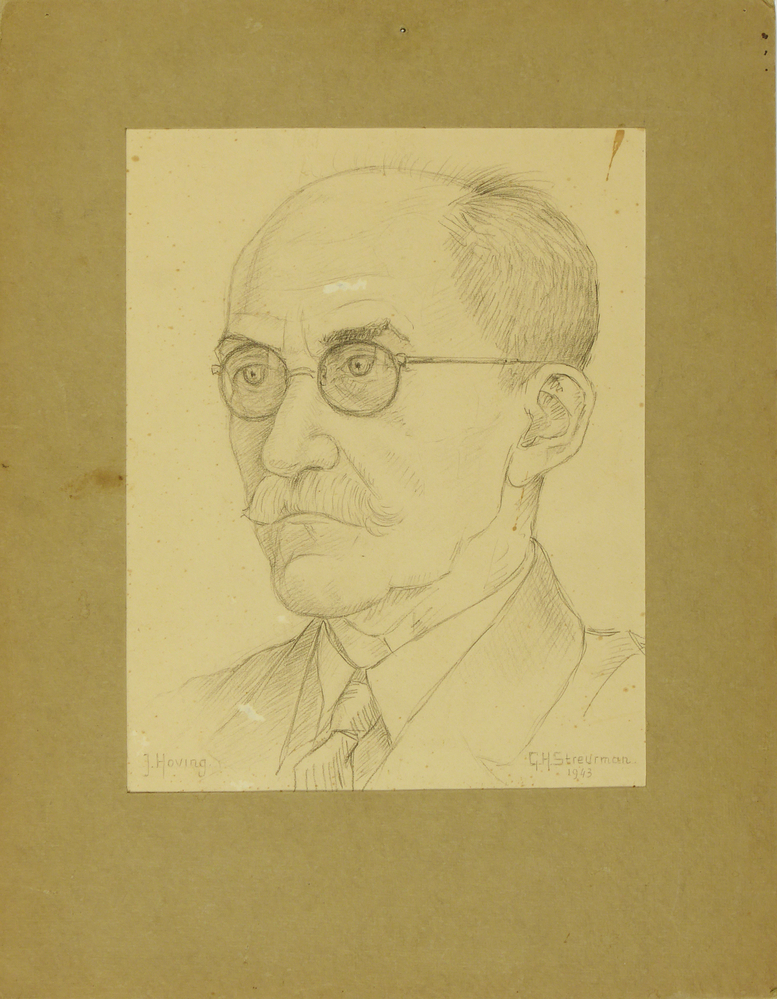 potloodtekening in kartonnen passepartout, voorstellende een man met kleine ronde brilletje en profil naar links, Jan Hoving, getrouwd met Geertruida Roggen, vader van Grietje Hoving, huishoudster van G.H.Streurman, rechtsonder gesigneerd en gedateerd G.H.Streurman 1943, linksonder J.Hoving