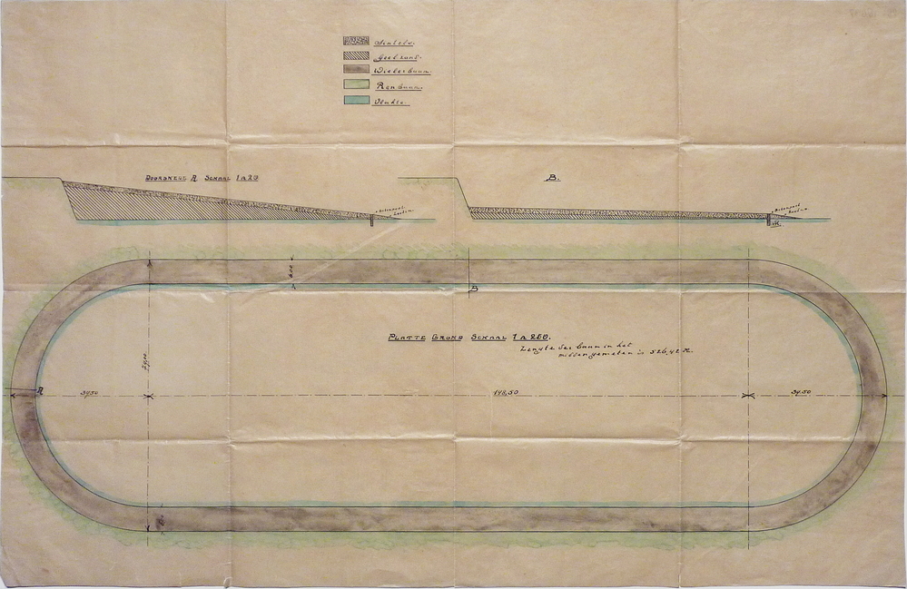 renbaan en wielerbaan te Veendam met inscriptie plattegrond schaal 1 a 250 lengte der baan in het midden gemeten 526.42 m