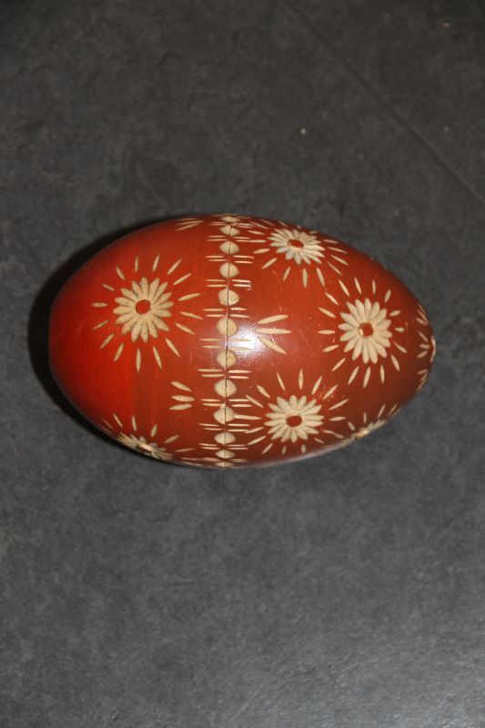rood oranje houten ei