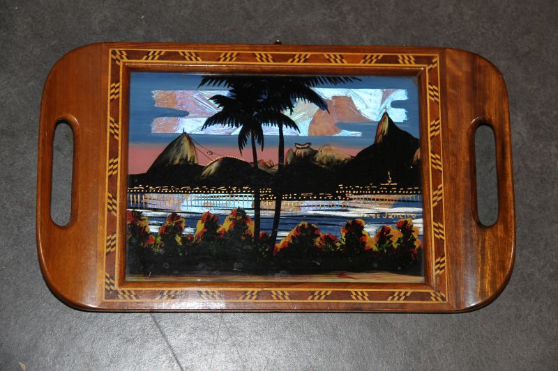 dienblad met glasschildering opgewerkt met vlindervleugels