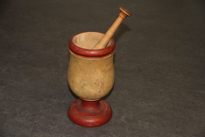 houten vijzel op standvoet met stamper