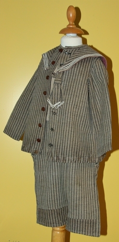 Jongenspak met matrozenkraag, 1880