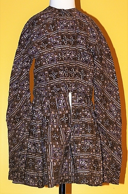 Jak van bedrukte katoen met lange schoot, rond 1850, Groninger Dracht