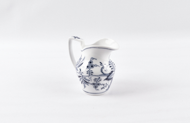 Melkkan van porselein in Zwiebelmuster stijl