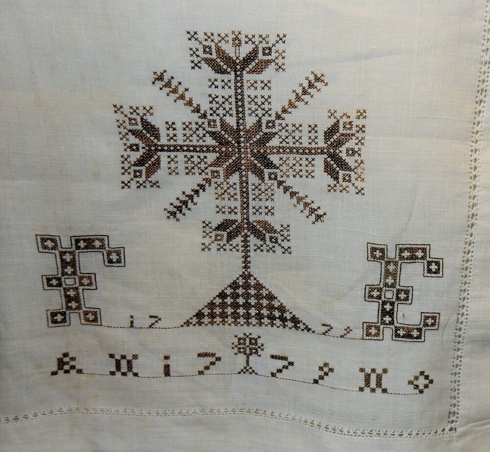 linnen beddenlaken met kloskant tussenzetsel en geborduurde levensboom, initialen en jaartal, 1779