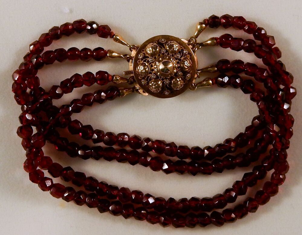 Armband met gouden filigrain sluiting