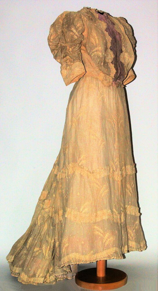 japon in S-lijn 1900-1910 creme en lila batist met kant